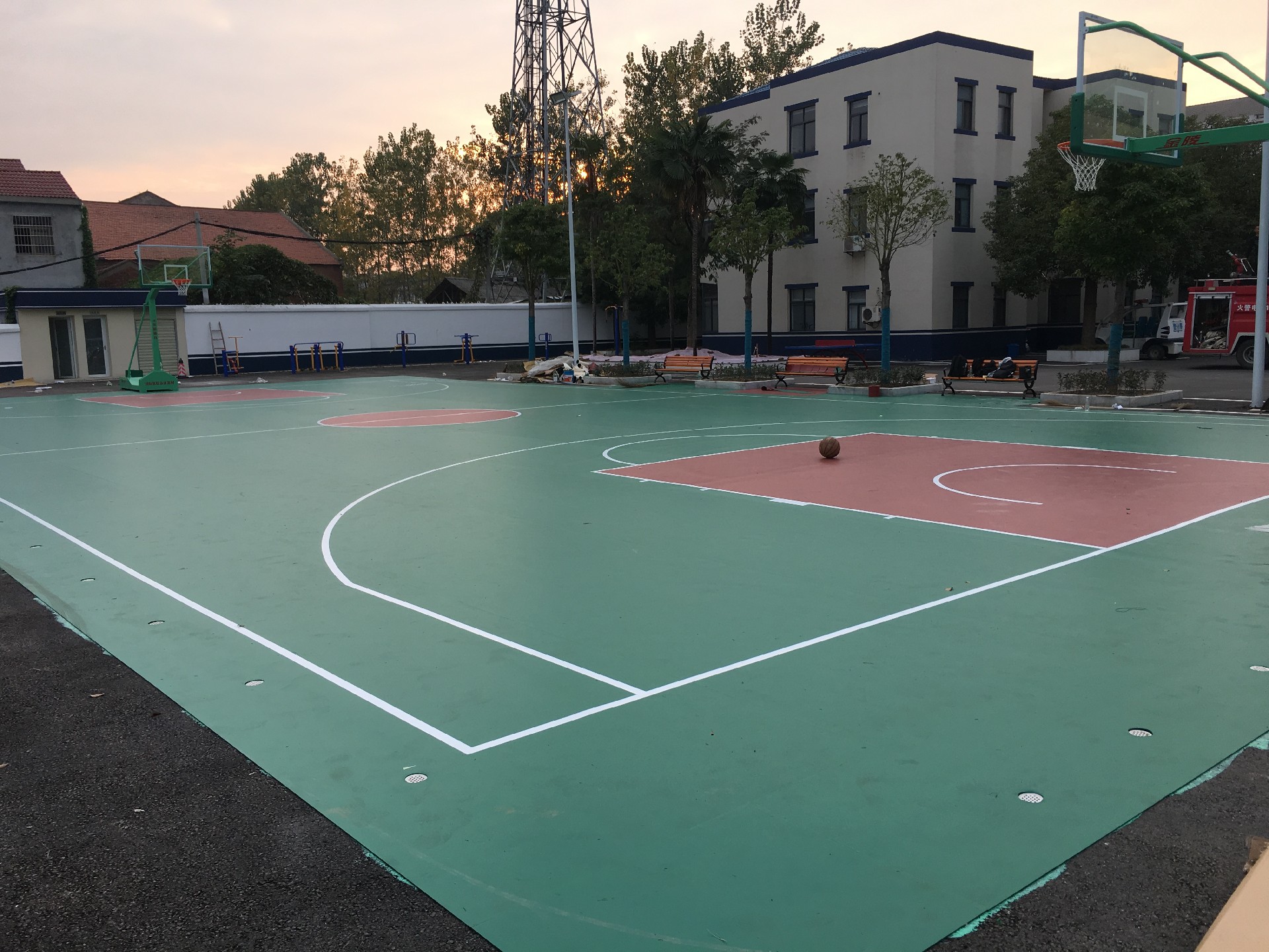 仙桃通海口派出所籃球場(chǎng)